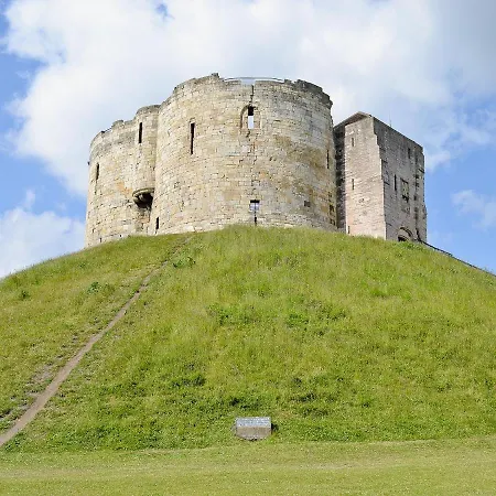 Thompsons Arms No2 * Flaxton